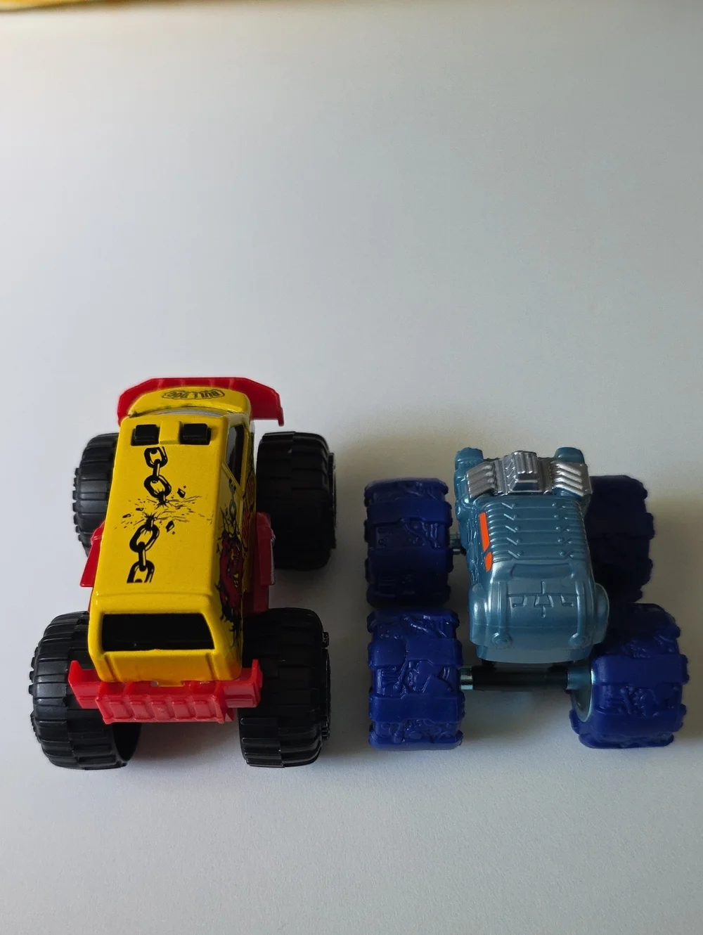 Hot Wheels Monster Trucks DEMO DERBY All Beefed Up Burger And #68 Monster Trucks